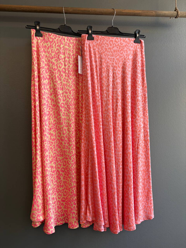 Slip tipa svārki ar viskozi un zīdu